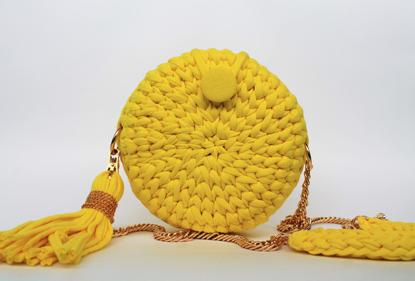 Круглая сумка лимонного цвета с комбинированной ручкой