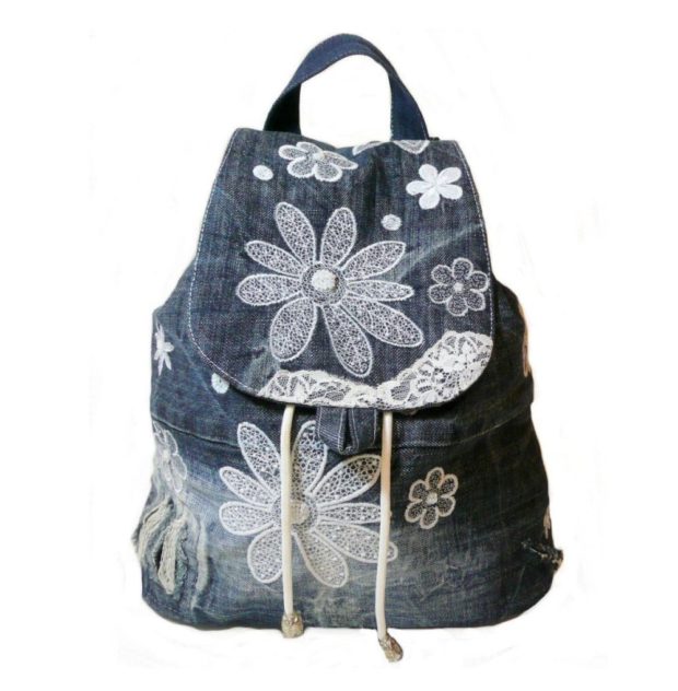 Рюкзак, украшенный цветами