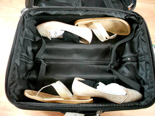 Обувь в чемодане