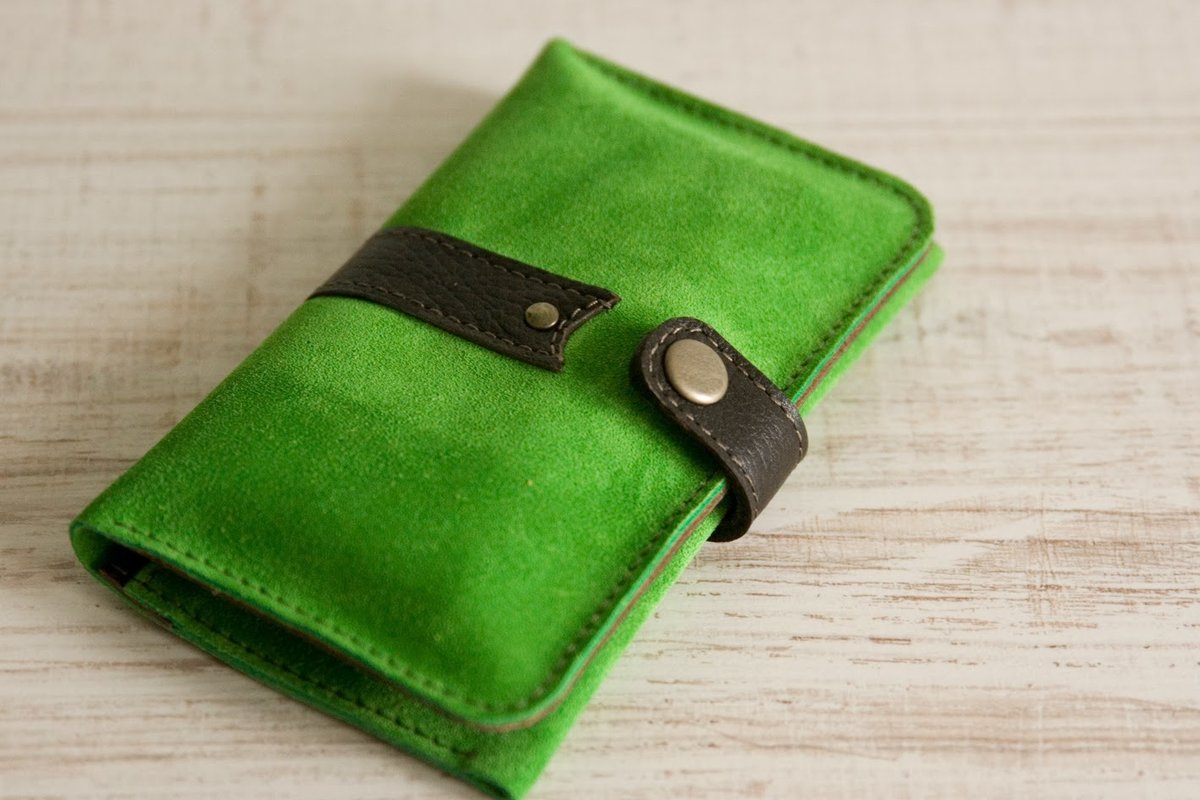Зеленый кошелек из натуральной кожи