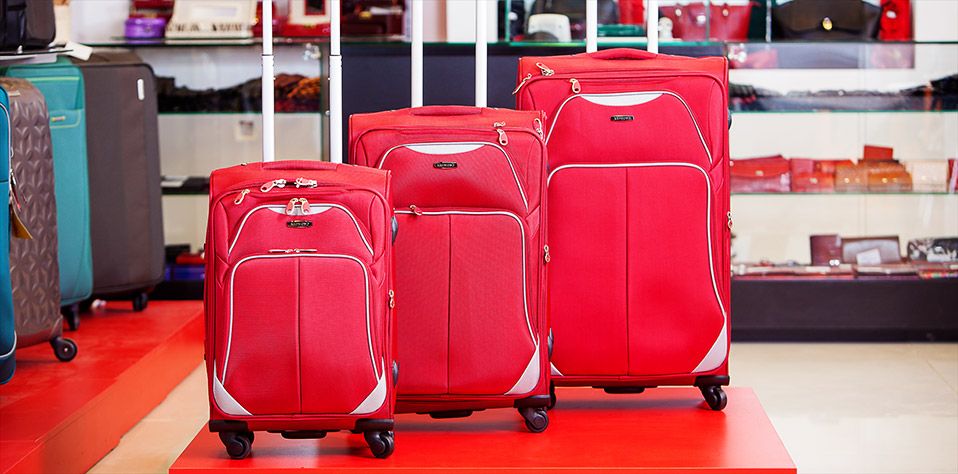 Красные чемоданы