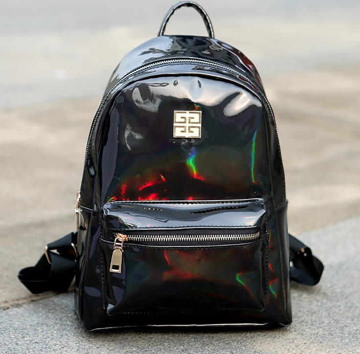 Черный рюкзак с металлическим блеском